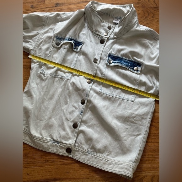 Cabi oversized jean jacket. Bleach washed denim jacket size small ‘Drew’ Style - Picture 13 of 16